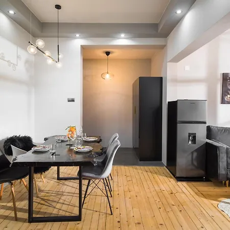 Apartment Design With A View In The Center