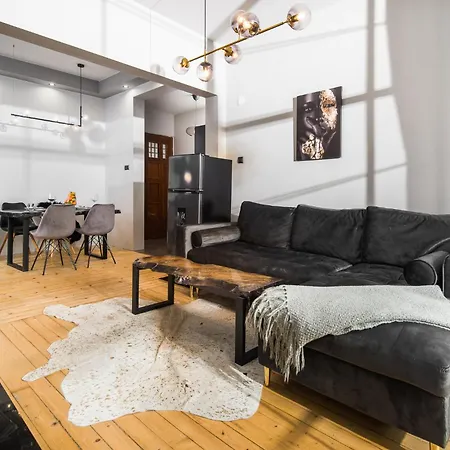 Apartment Design With A View In The Center *